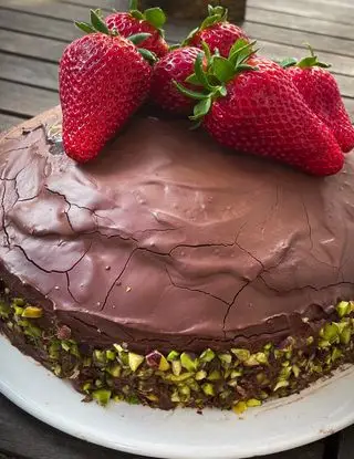 Ricetta TORTA DI COMPLEANNO CIOCCOLATO E FRAGOLE 🍓 di chiara_healthytales