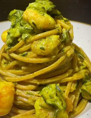 Ricetta SPAGHETTI ZUCCHINE GAMBERI 🦐 E ZAFFERANO 💛 di chiara_healthytales