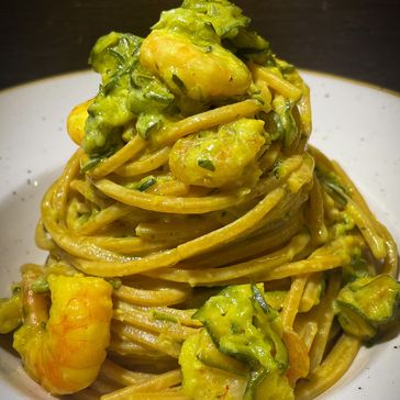 Spaghetti Con Pesto Di Zucchine, Gamberi E Pomodorini | Al.ta Cucina