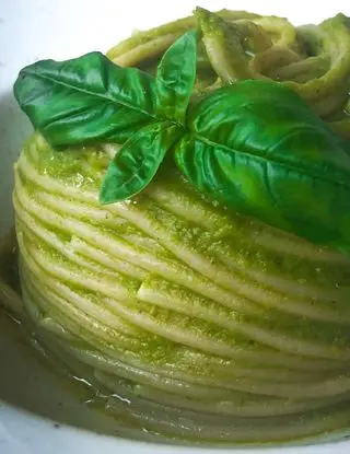 Ricetta SPAGHETTI CREMOSI ZUCCHINE E PISELLI di chiara_healthytales