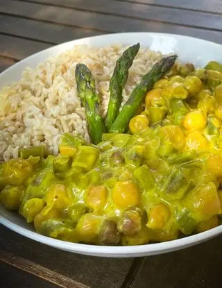 Ricetta CURRY DI CECI e ASPARAGI CON RISO BASMATI di chiara_healthytales