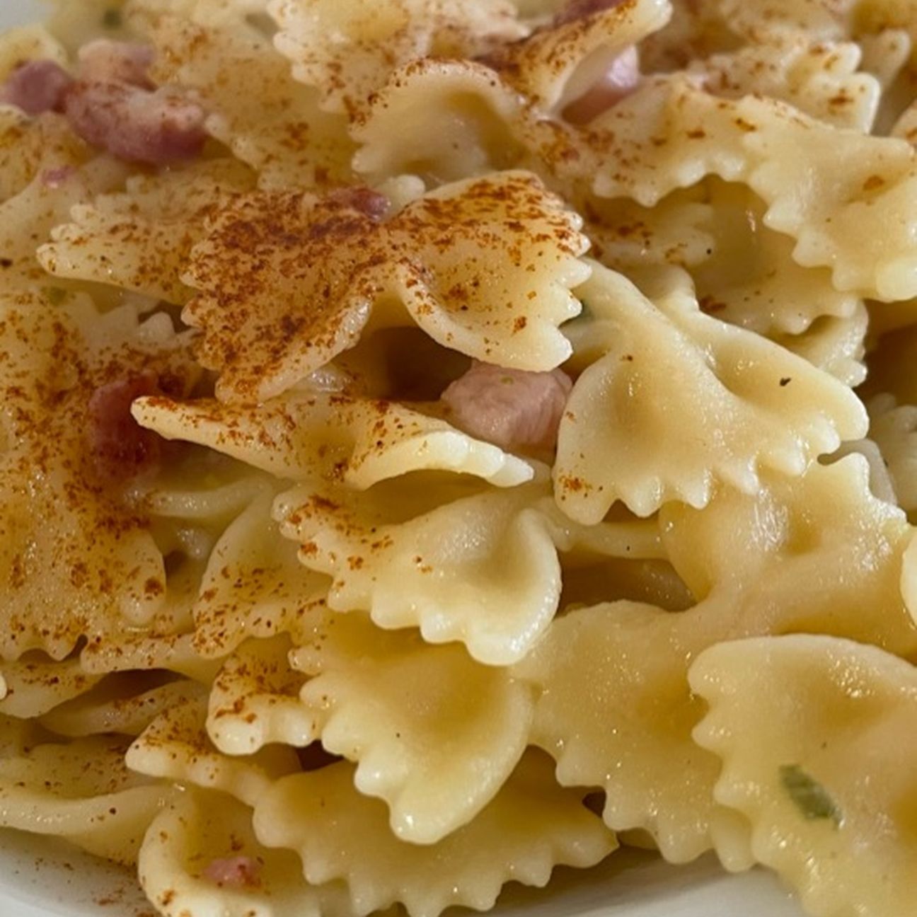 Farfalle alla crema di patate e pancetta
