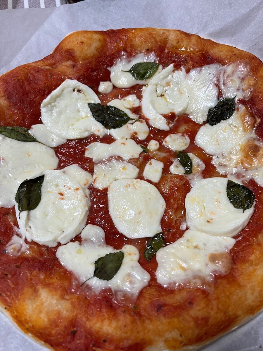Pizza margherita con bufala