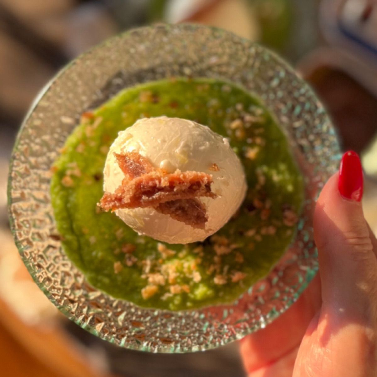 Bocconcino di bufala con crema di broccoletti, acciughe fritte e crumble