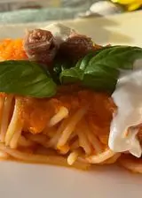 Ricetta Spaghetti al pomodoro fresco con acciughe e stracciatella