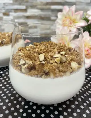 Ricetta Panna cotta light con sciroppo di acero e crumble di lia.e.chia