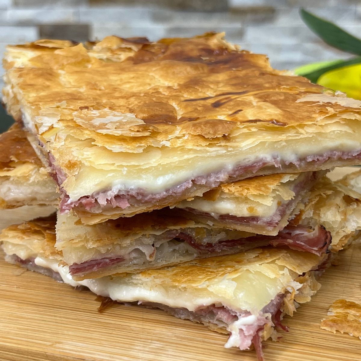 Torta salata con speck e stracchino
