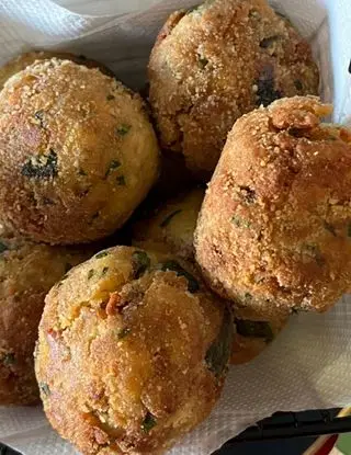 Ricetta Polpette di zucchine e tonno con cuore filante. di lia.e.chia