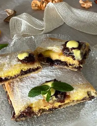 Ricetta Scendiletto di sfoglia con crema e marmellata di ciliegie di lia.e.chia