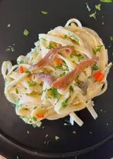 Ricetta Linguine all’aglio con acciughe, capperi e pecorino