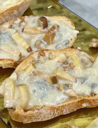 Ricetta Crostini al miele con gorgonzola mele e noci di lia.e.chia