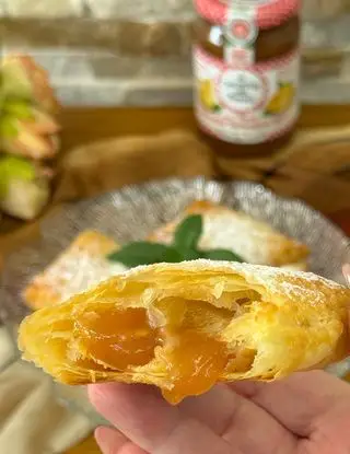 Ricetta Sfogliatine con confettura di pere e cioccolato bianco di lia.e.chia