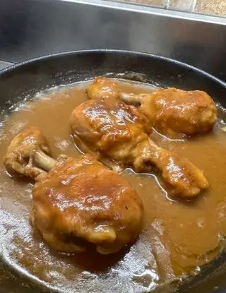 Ricetta Cosce di pollo alla birra con salsa di cipolle di lia.e.chia