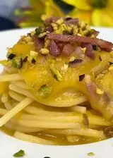 Ricetta Spaghetti con crema di zucca, speck croccante e granella di pistacchio