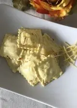 Ricetta Ravioloni al profumo di limone con crema allo zafferano