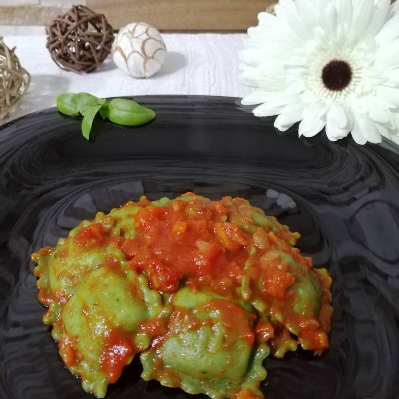 Ravioli alle verdure con sugo vegetariano