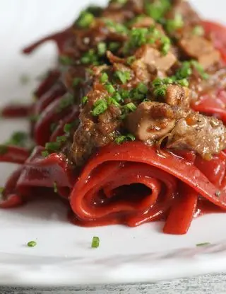 Ricetta Tagliatelle risottate in estrazione di barbabietola, ragout d'oca e foie gras di schiavinidavide