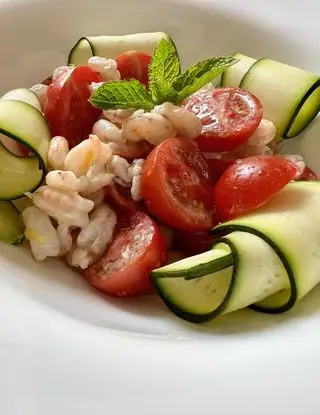 Ricetta Carpaccio di zucchine e gamberi rosa al profumo di menta di Moodly_food