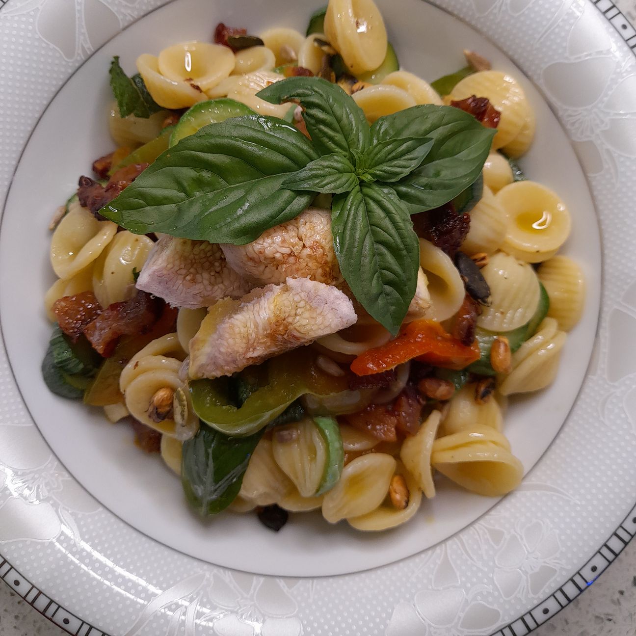 Orecchiette con peperoni guanciale e zucchine