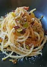 Ricetta Spaghettoni porro, pancetta e peperoni cruschi