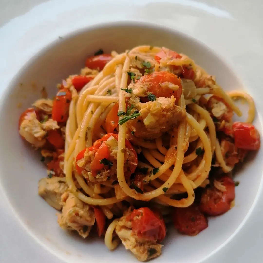 Spaghetti con zucchine pomodorini e tonno - Rita Amordicucina