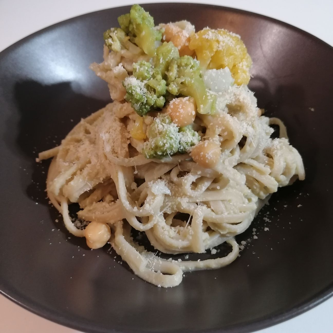 Linguine con ceci e salsa di broccoli