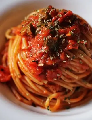Ricetta 👉 Spaghetti alla pizzaiola 🤤 di ilpugliesechecucina