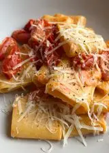 Ricetta Paccheri con crema di robiola e pomodorini caramellati 🍅