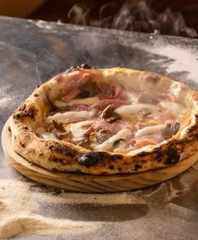 Ricetta Pizza con passata di pomodorini gialli, cotto e funghi 🍕 di vuoiassaggiare