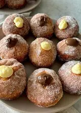 Ricetta Bomboloni fritti ripieni di crema pasticcera e nutella 🎊