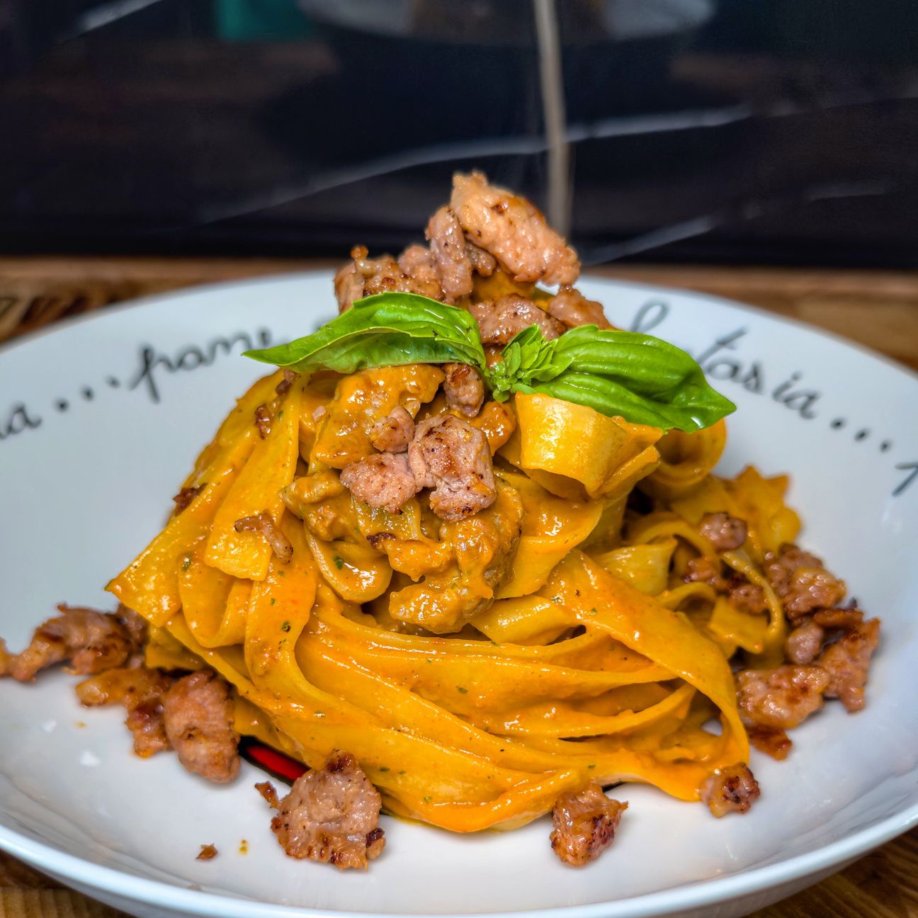 Tagliatelle peperoni e salsiccia