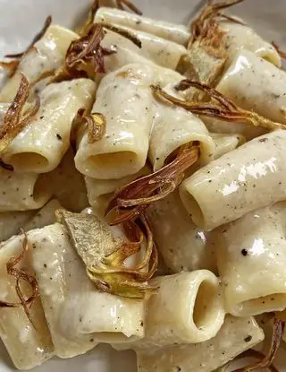 Ricetta Rigatoni cacio e pepe con carciofi fritti 🤩 di pastagarofalo