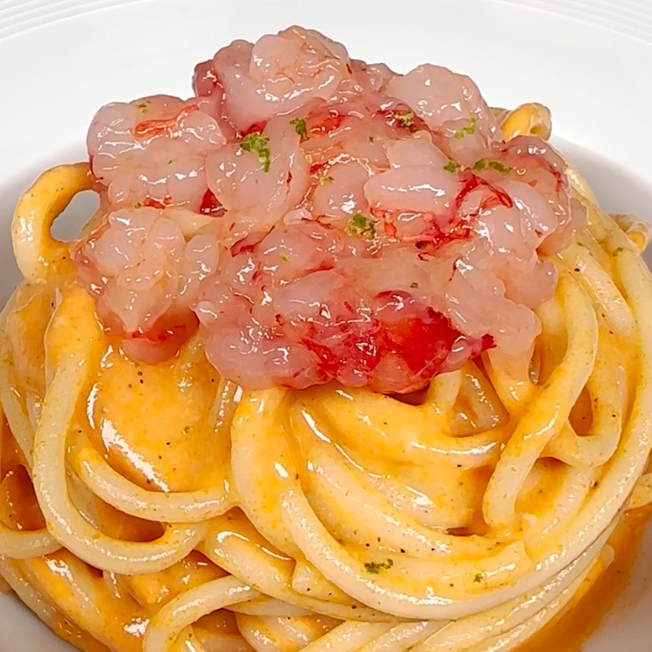 Spaghettone cacio e pepe con battuta di gambero rosso al lime 🦐