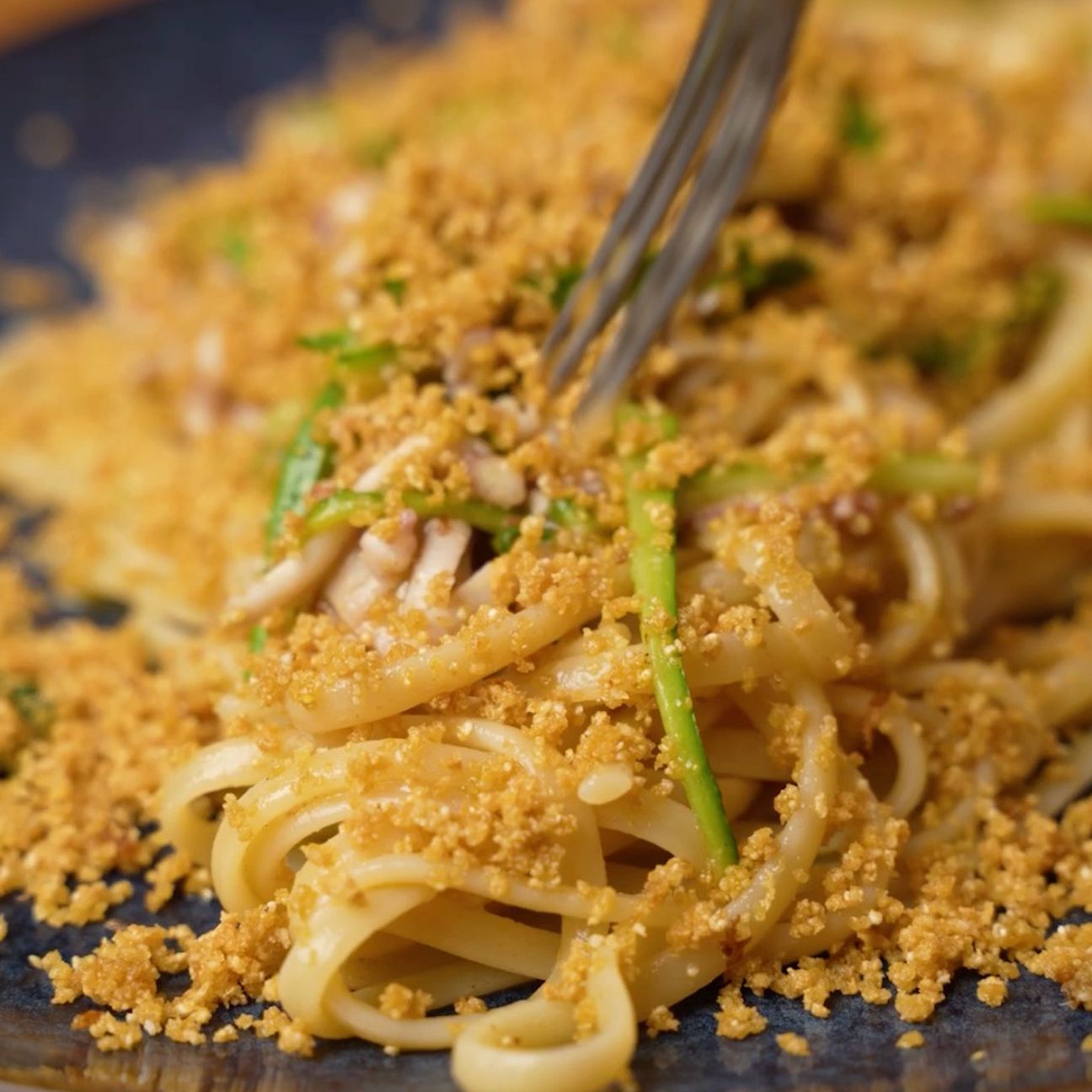 Linguine con totano, zucchine e pangrattato aromatizzato