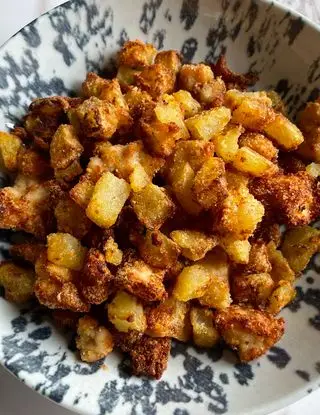 Ricetta Bocconcini di pollo e patate sabbiose in friggitrice ad aria di ilmiopiattoacolori