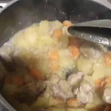 Ricetta Spezzatino di tacchino con patate 🥔 e carote 🥕🤩 di Nina93