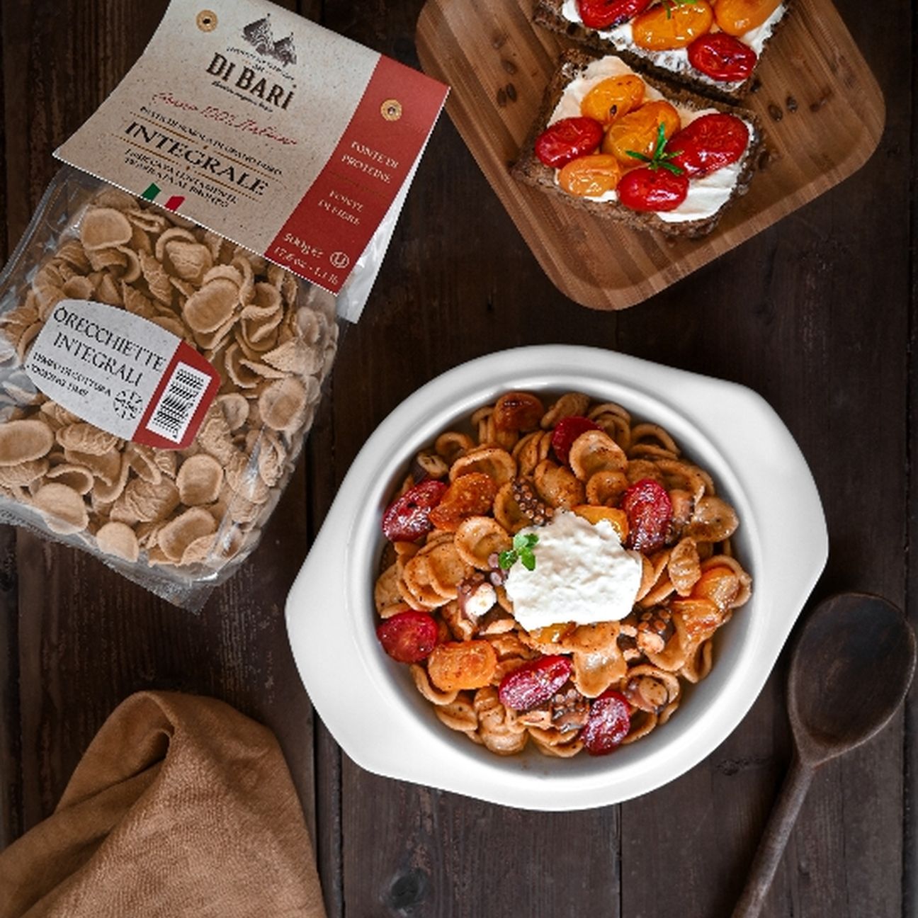 Orecchiette, polpo, datterini e stracciatella