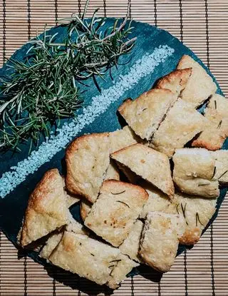 Ricetta PIZZA BIANCA PER APERITIVO di alicelibianchi