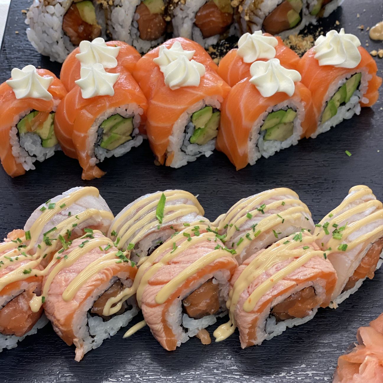 Uramaki Flambé e Uramaki Salmon