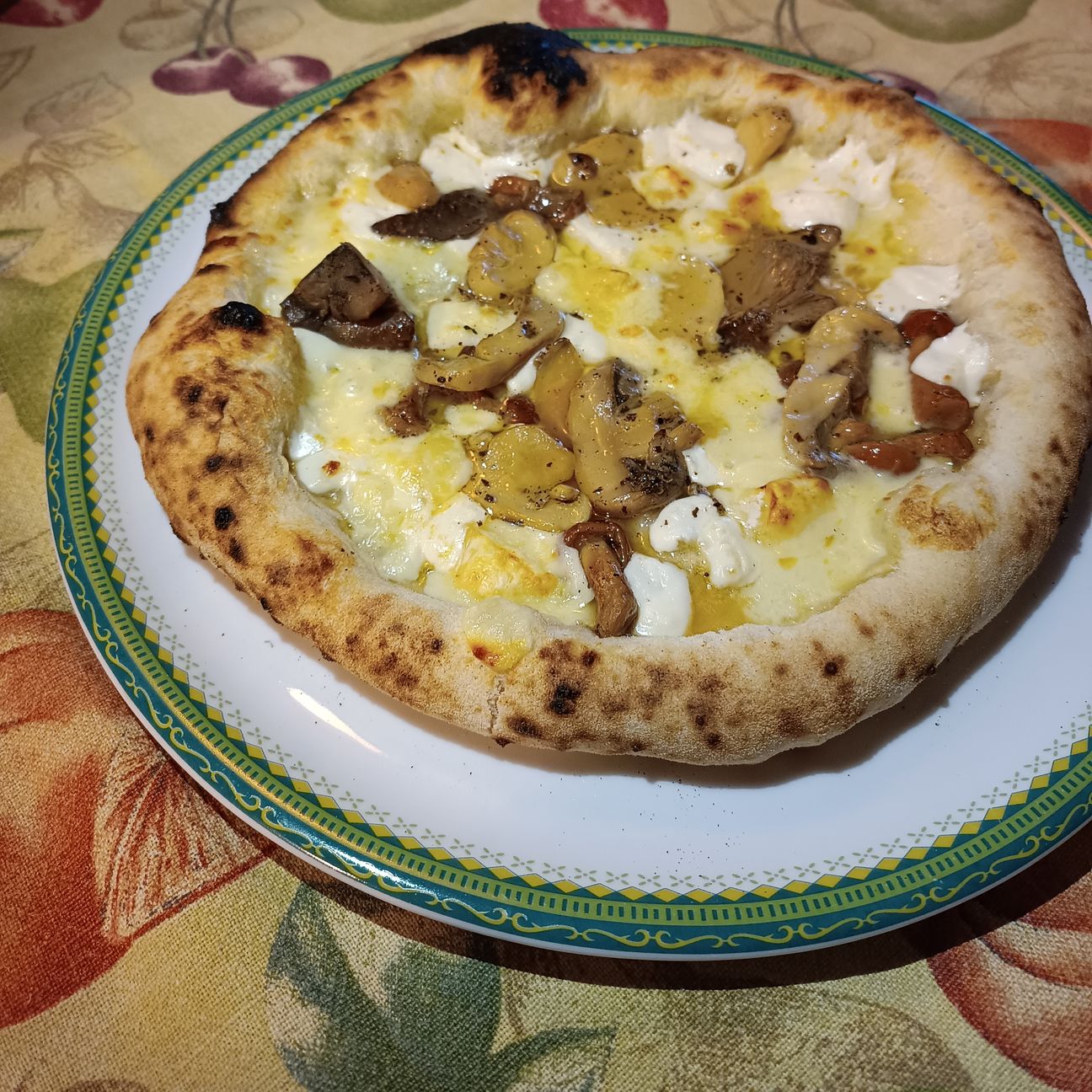 Pizza bianca e funghi