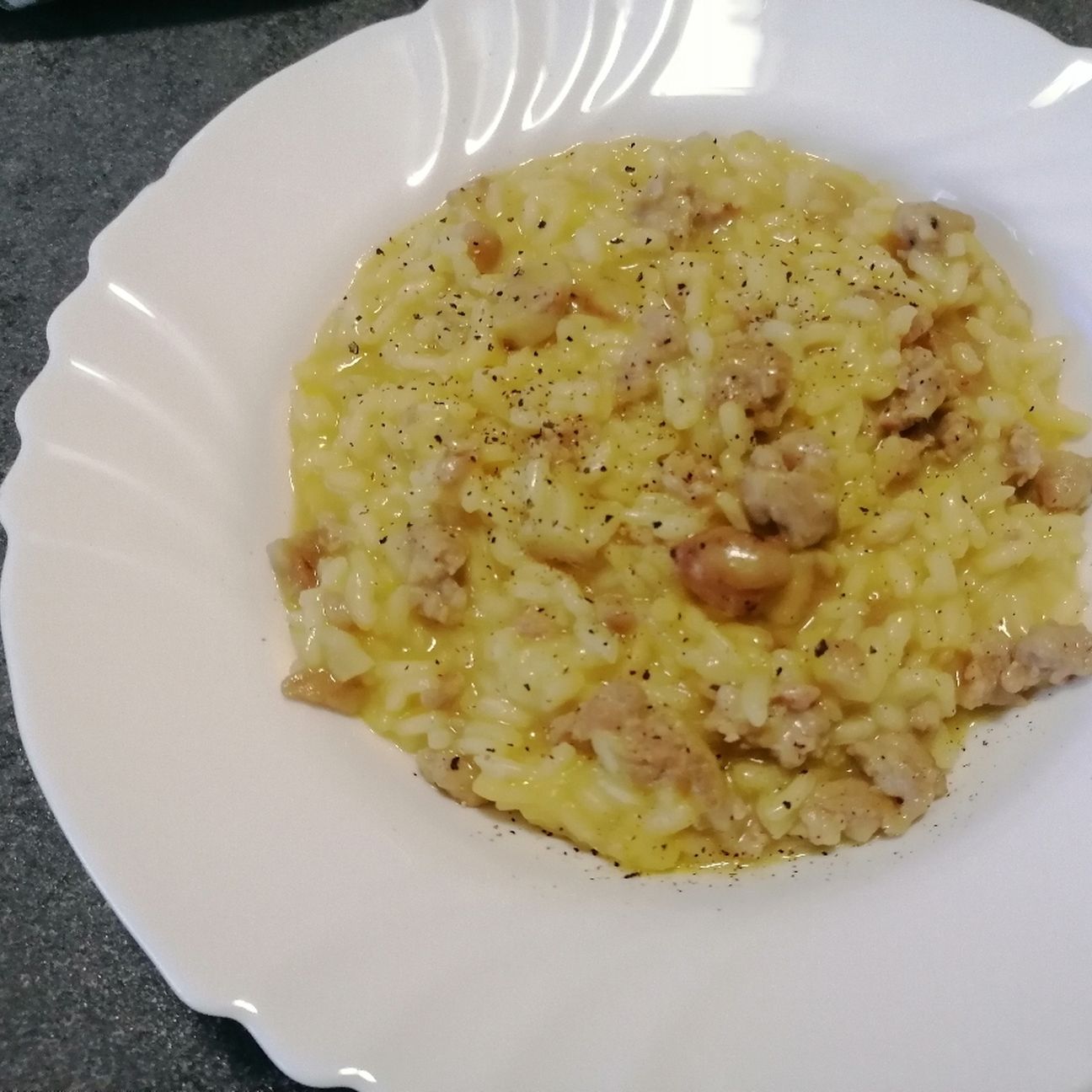 Risotto con salsiccia, castagne e zafferano