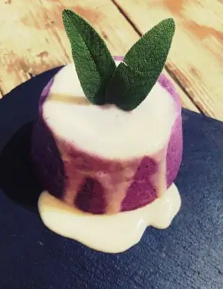 Ricetta Flan al cavolo cappuccio viola con crema di pecorino di Vavalina