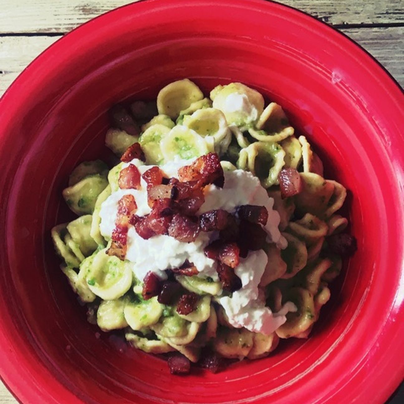 Orecchiette con crema di zucchine, stracciatella e guanciale croccante