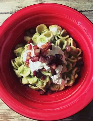 Ricetta Orecchiette con crema di zucchine, stracciatella e guanciale croccante di Vavalina