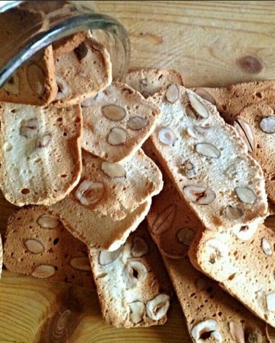 Scrocchiarelli o sfogliette alle mandorle