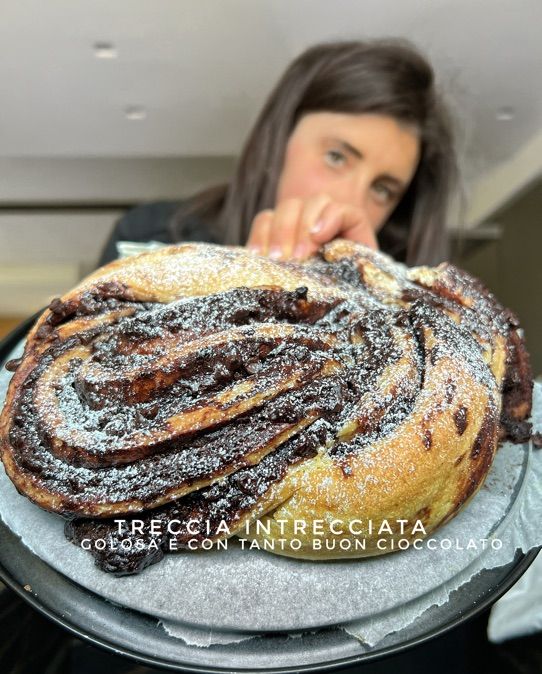 Treccia intrecciata golosa e cioccolatosa