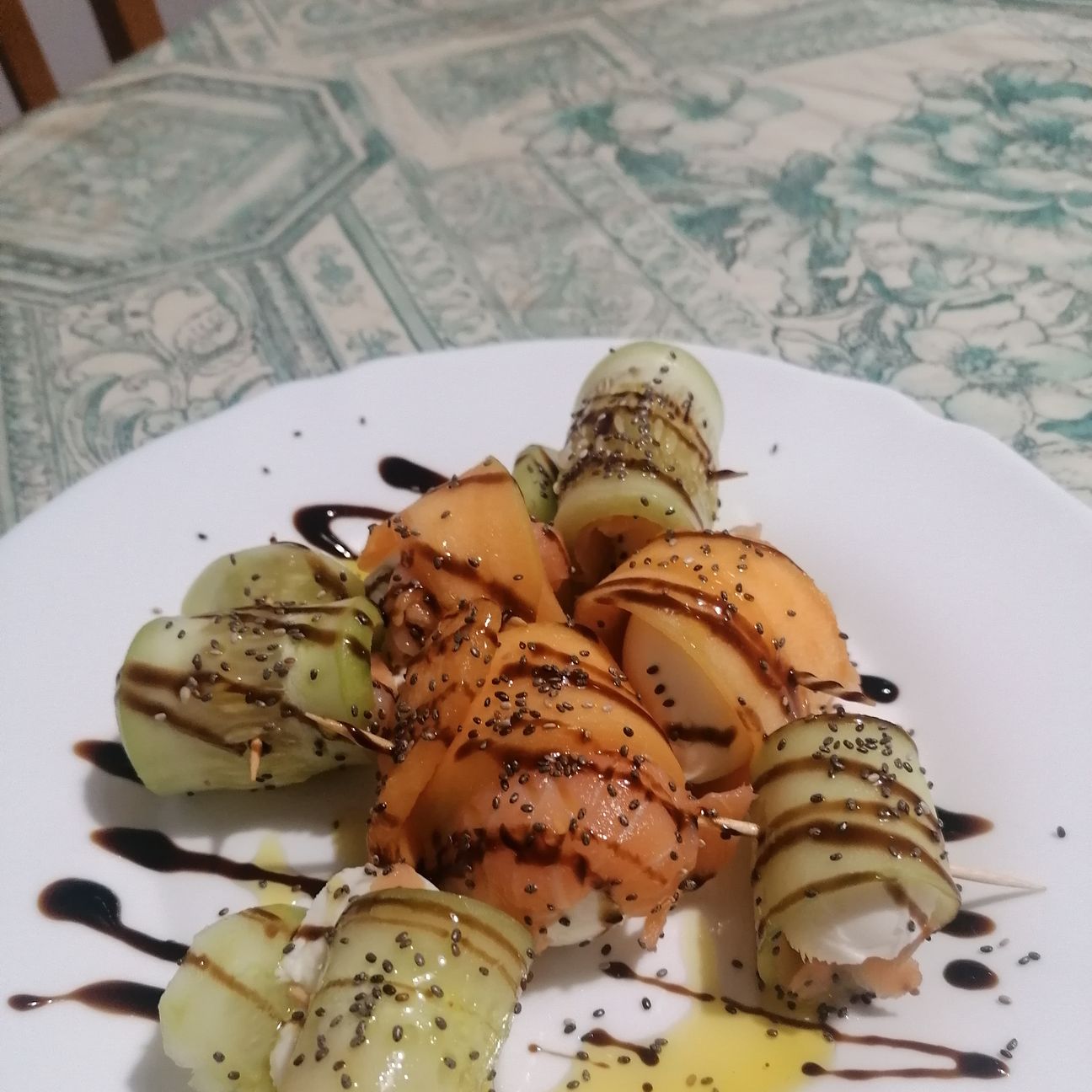 involtino di melone cantalupo, salmone affumicato e bocconcino di bufala