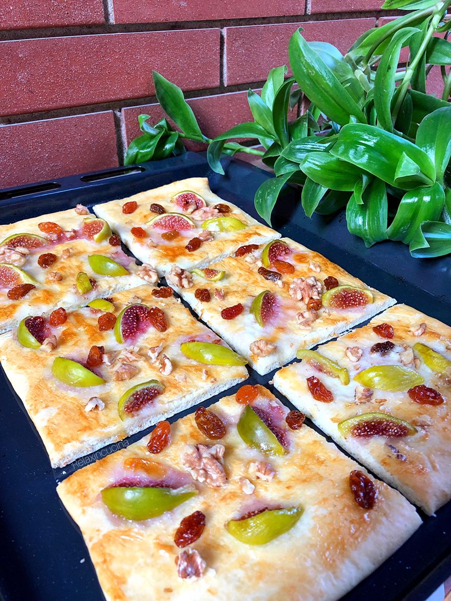 Focaccia veloce ai fichi e noci
