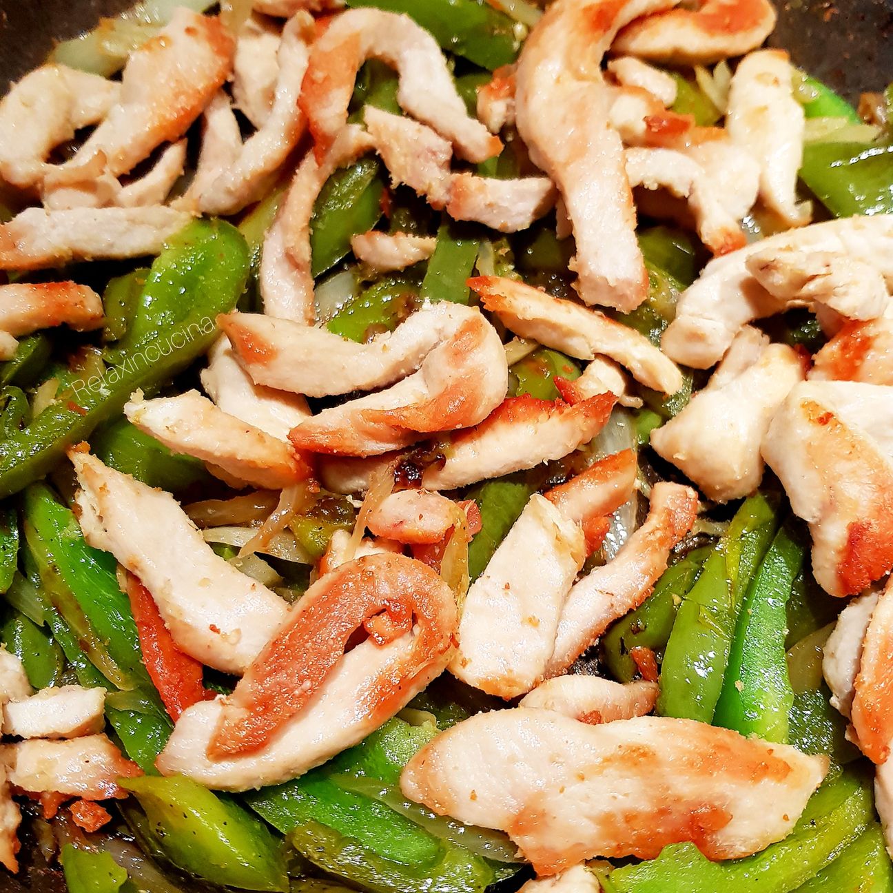 Straccetti di pollo ai peperoni