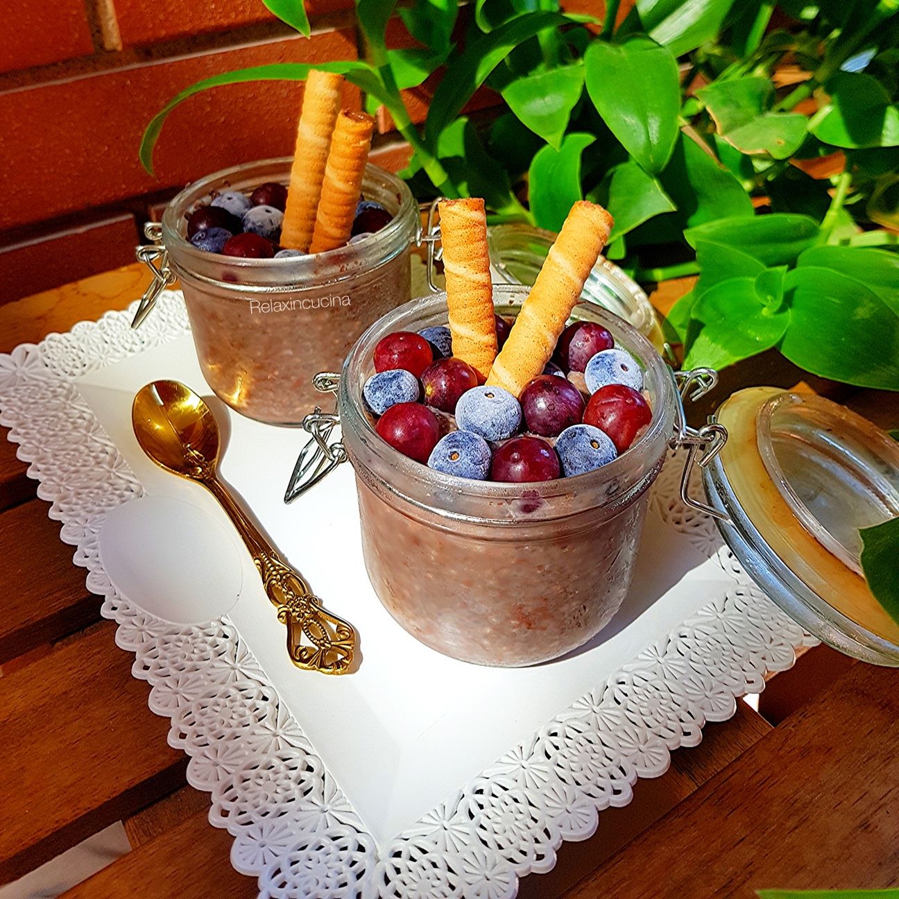 Vasetti di porridge freddo